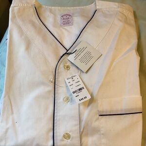 NEW Brooks Brother white night shirt size medium —brand new